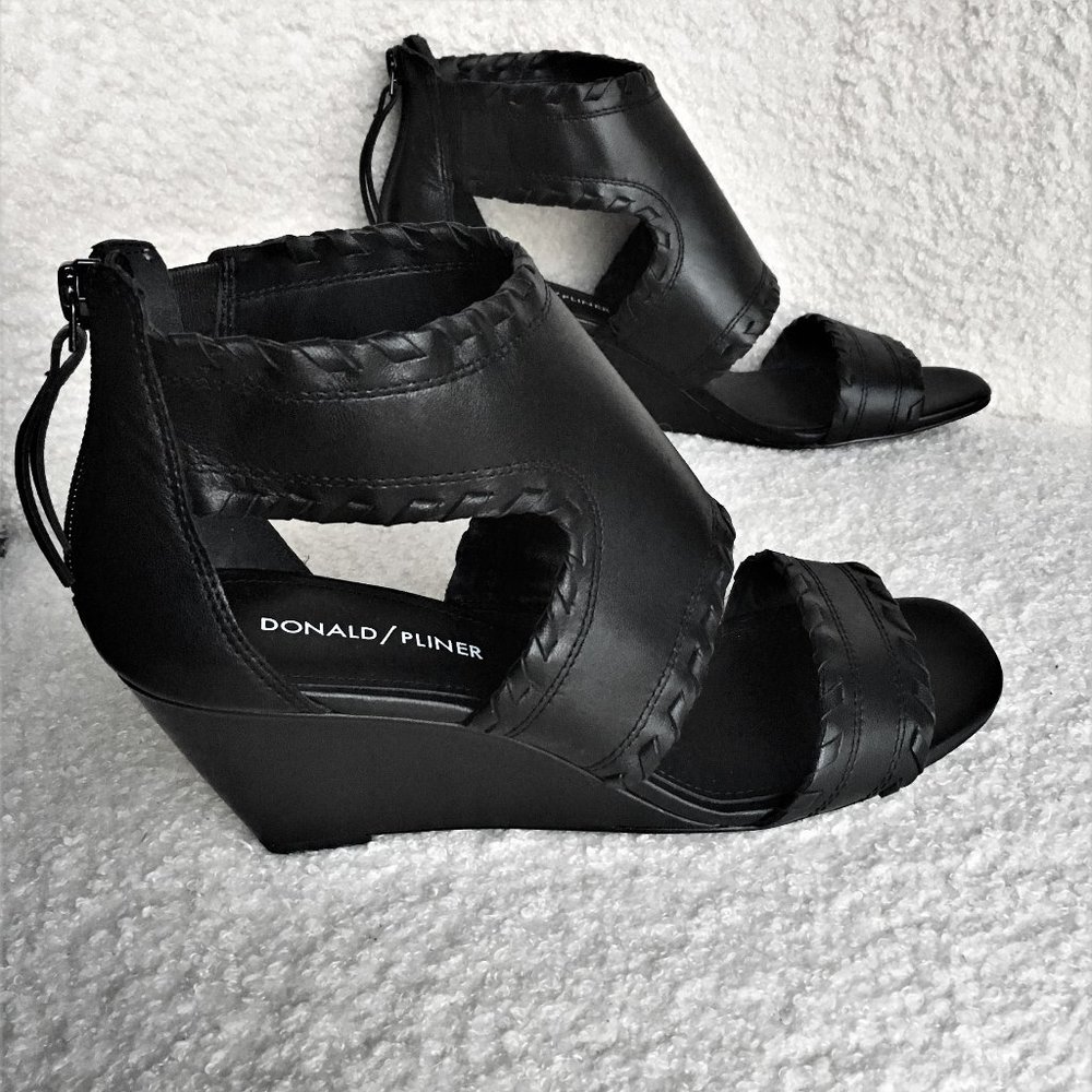 Nwot Donald J. Pliner Sami wedges zip sandals 9 black leather sandals